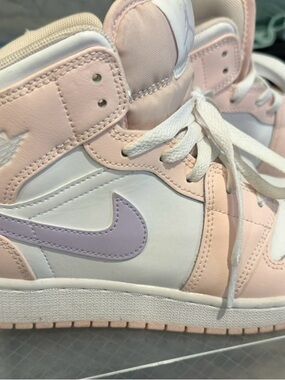Nike - Air Jordan Ones - Midtop Sneakers in Light Pink and Lavender